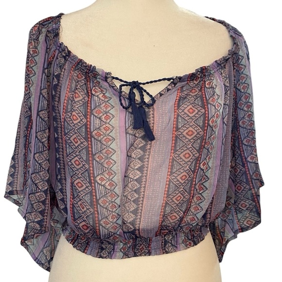 Hollister Women’s Short Sleeve Cropped Sheer Blouse Size M Aztec Print Boho Fun - Picture 3 of 12